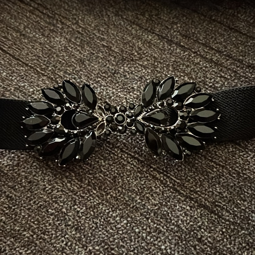 Fancy and Flexible Black BCBG belt*